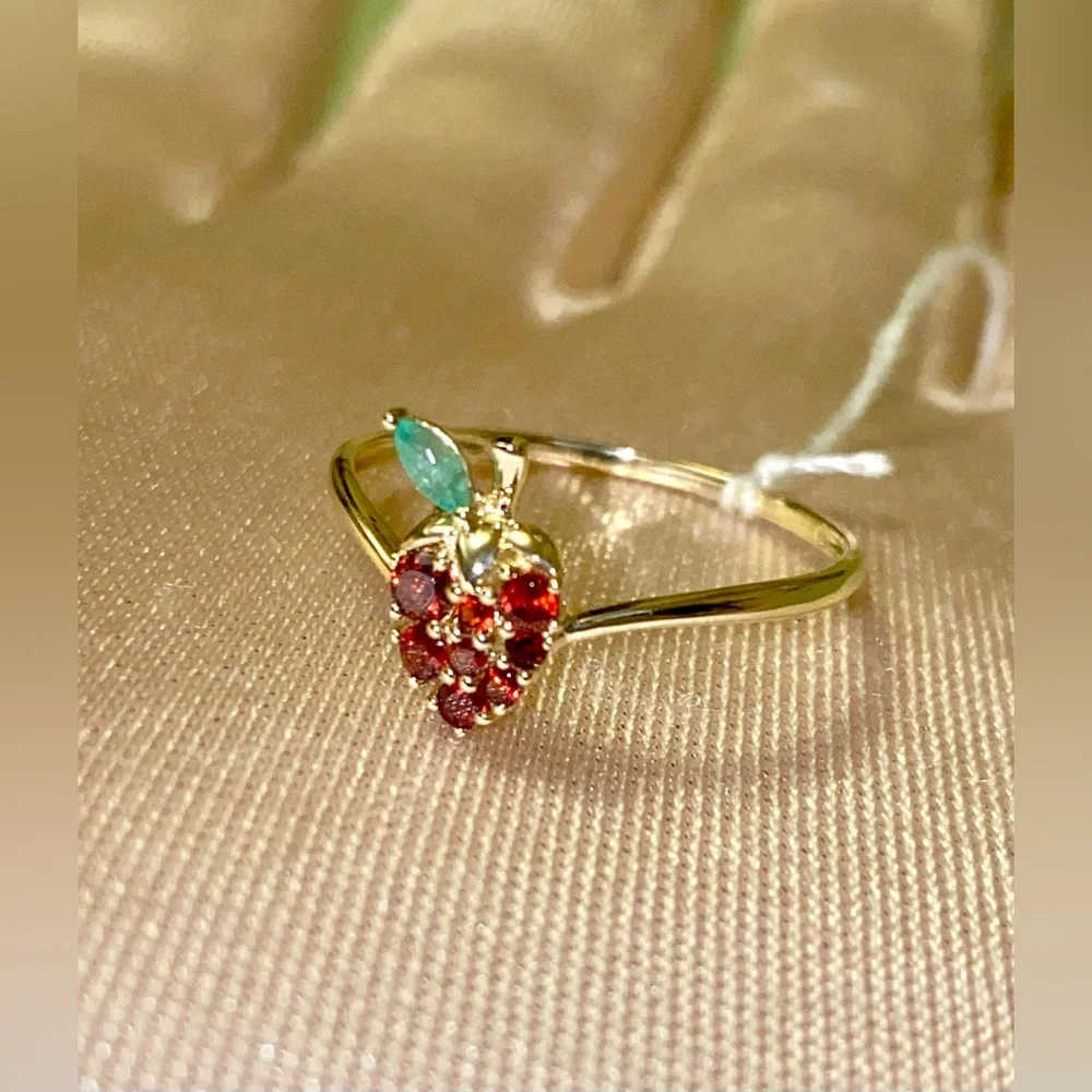14K Yellow Gold & Rubies & Emerald cute Strawberry 🍓 ring 💍 - Picture 7 of 7